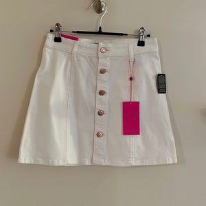 NWT‎ Celebrity Pink Mini Skirt with Buttons Size 3 💕